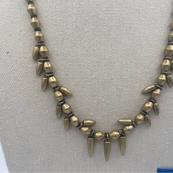 Elegant Gold Necklace - Picture 5 of 8